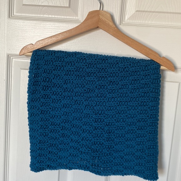 HANDMADE knitted cowl in blue - Picture 3 of 4